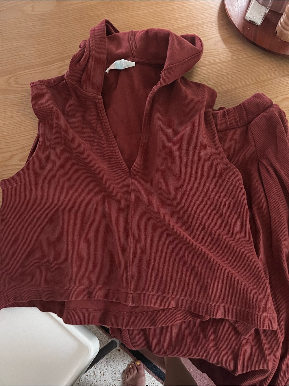 Sleeveless Hooded Top With Matching Cropped Pants